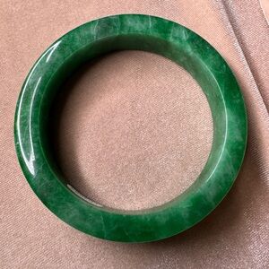 Jade bangle 101 grams, 67mm interior diameter